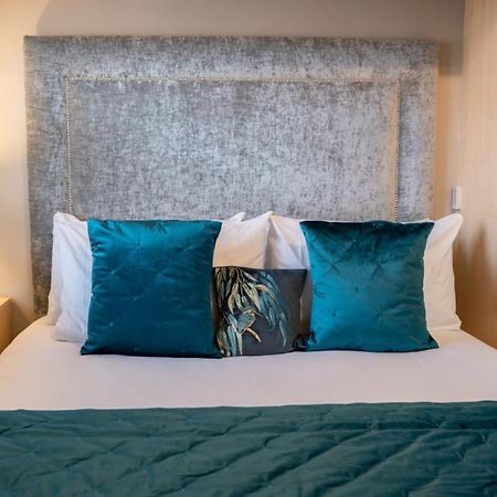 Perfectly Located Central Chester Town House -2Br Luaran gambar