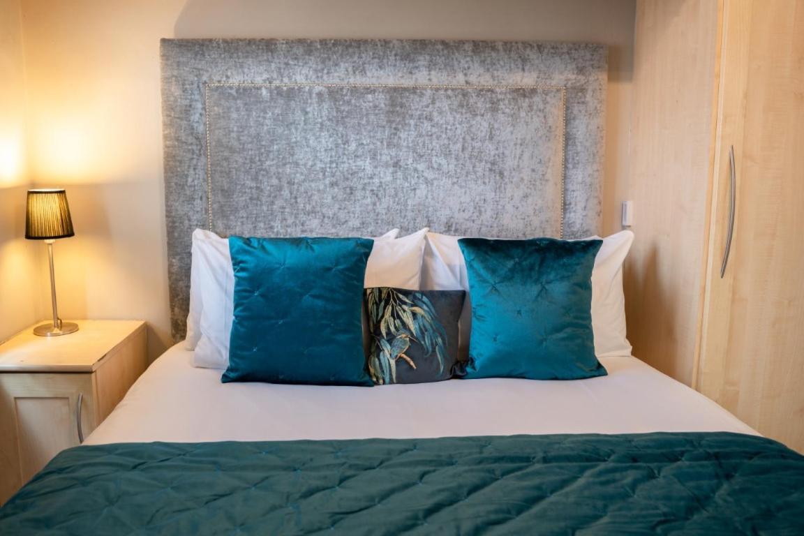 Perfectly Located Central Chester Town House -2Br Luaran gambar