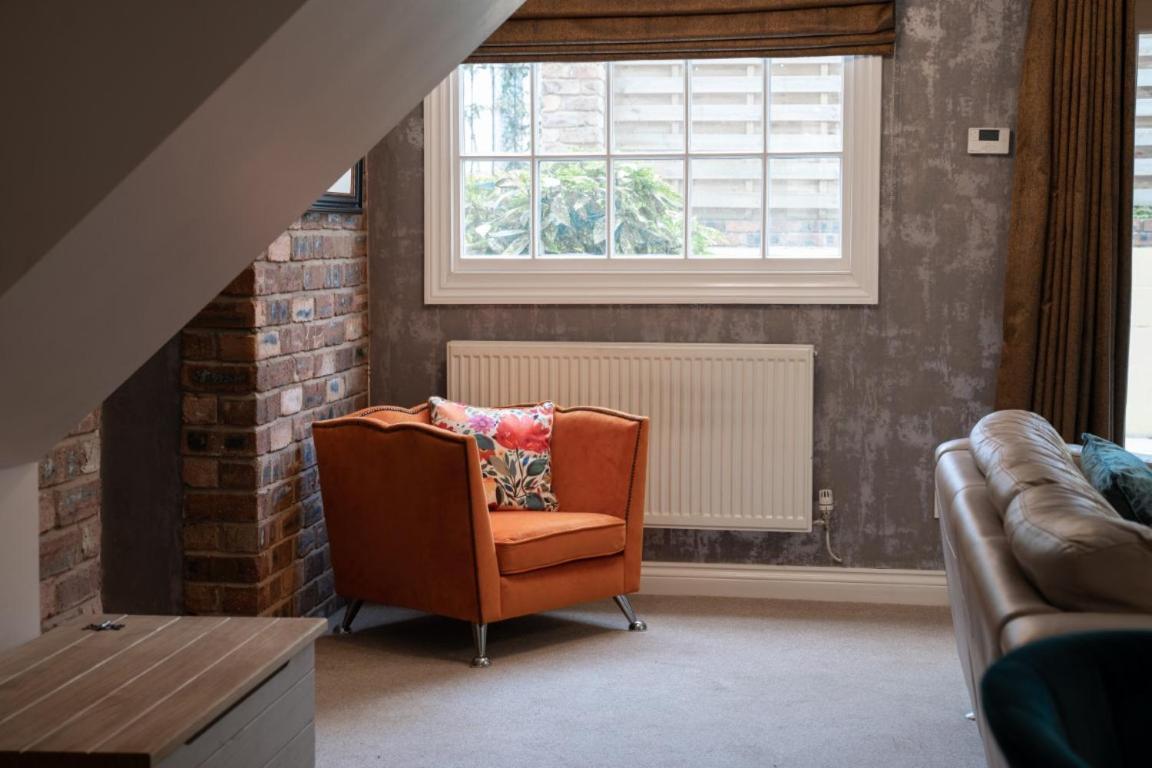 Perfectly Located Central Chester Town House -2Br Luaran gambar
