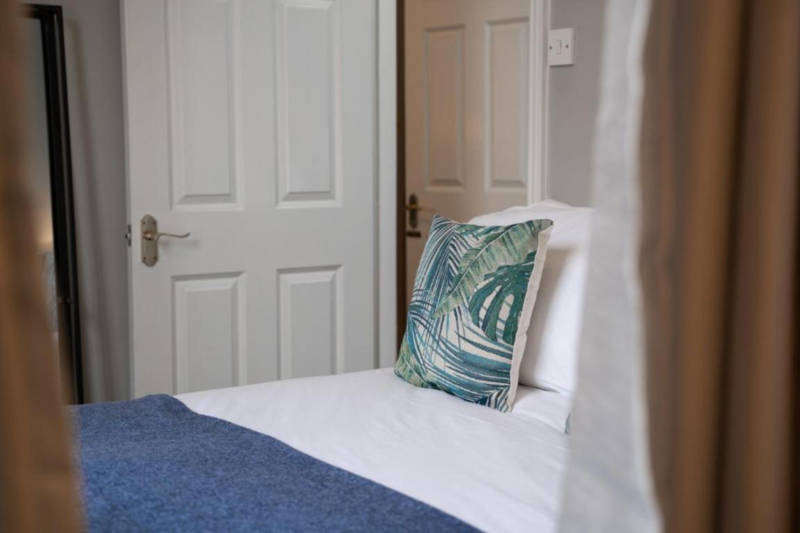 Perfectly Located Central Chester Town House -2Br Luaran gambar