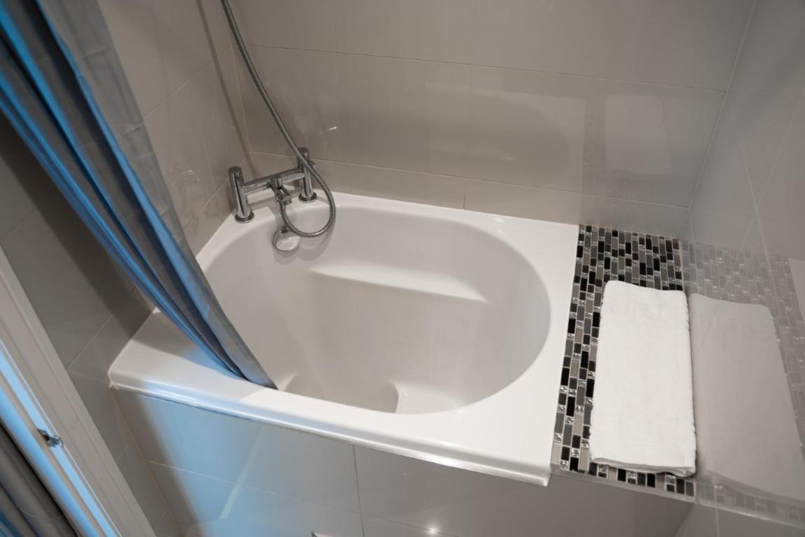 Perfectly Located Central Chester Town House -2Br Luaran gambar