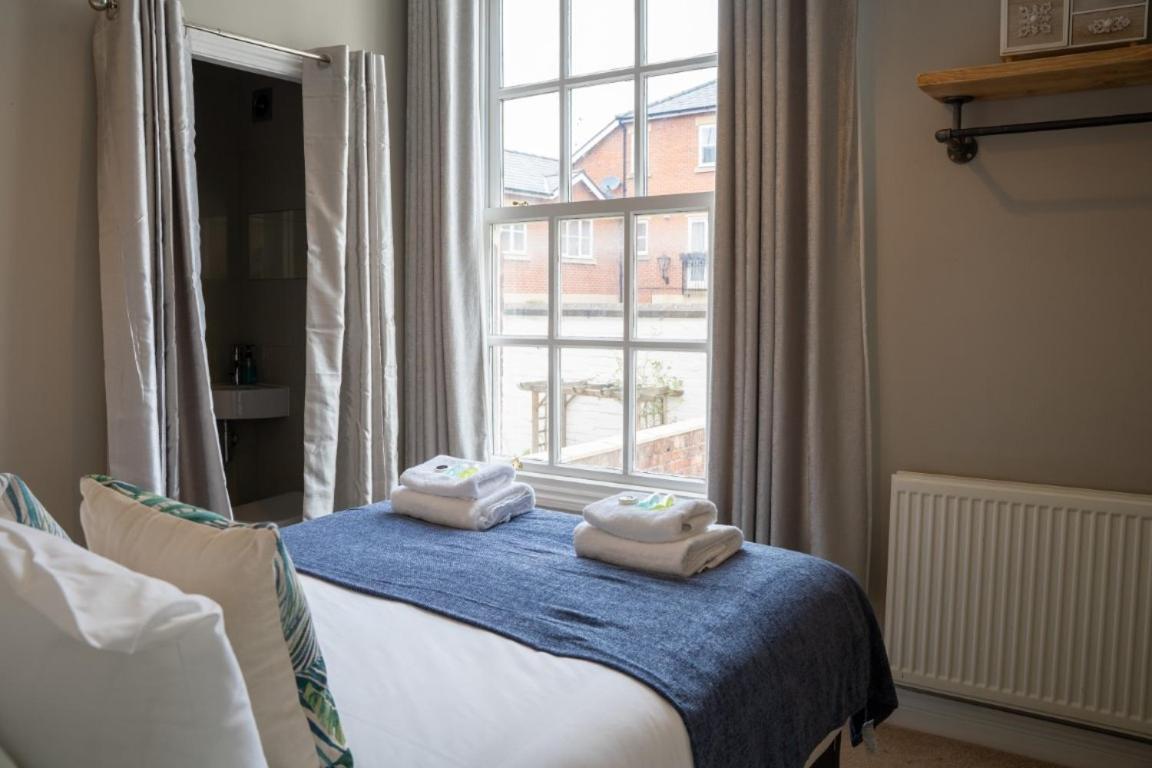 Perfectly Located Central Chester Town House -2Br Luaran gambar