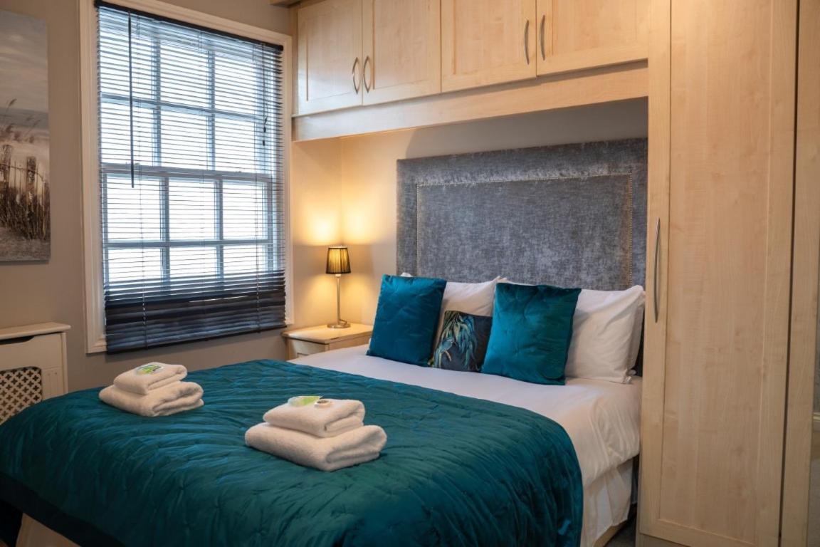 Perfectly Located Central Chester Town House -2Br Luaran gambar